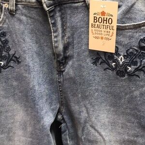 8;Embrodered Jeans